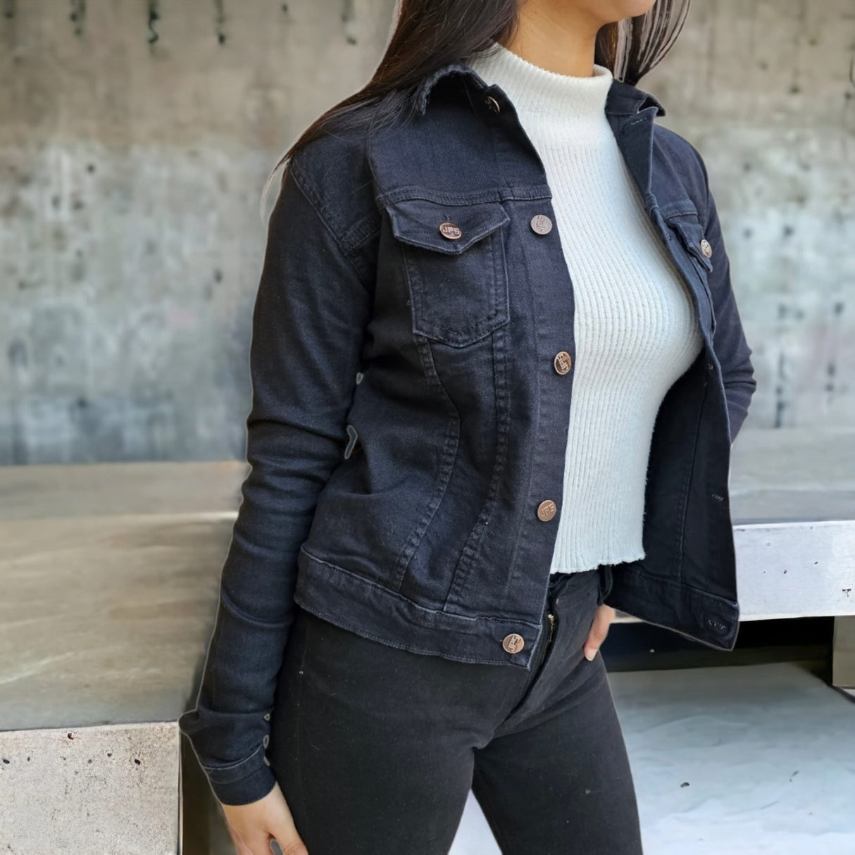 Campera de jean en negro