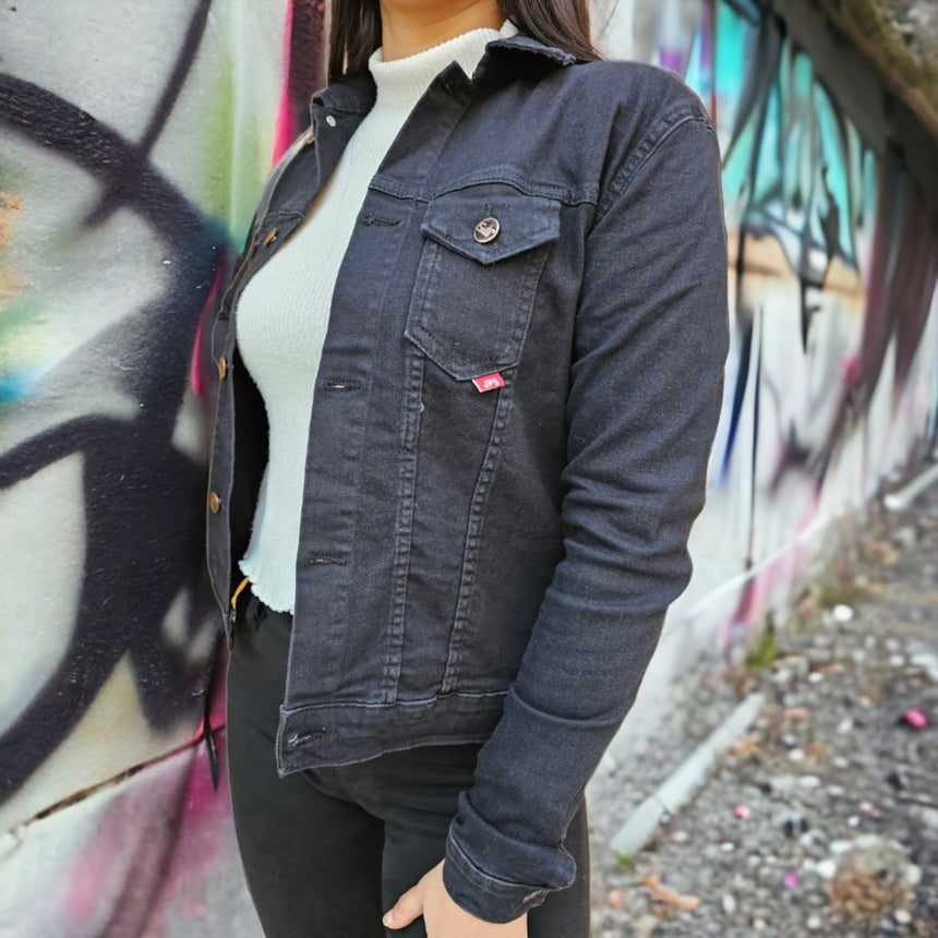 Campera de jean en negro