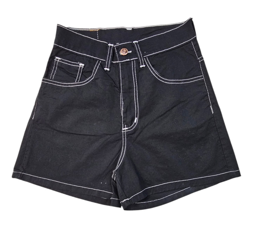 Short en negro con hilo blanco