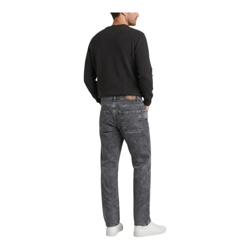 Jean Egardo en gris