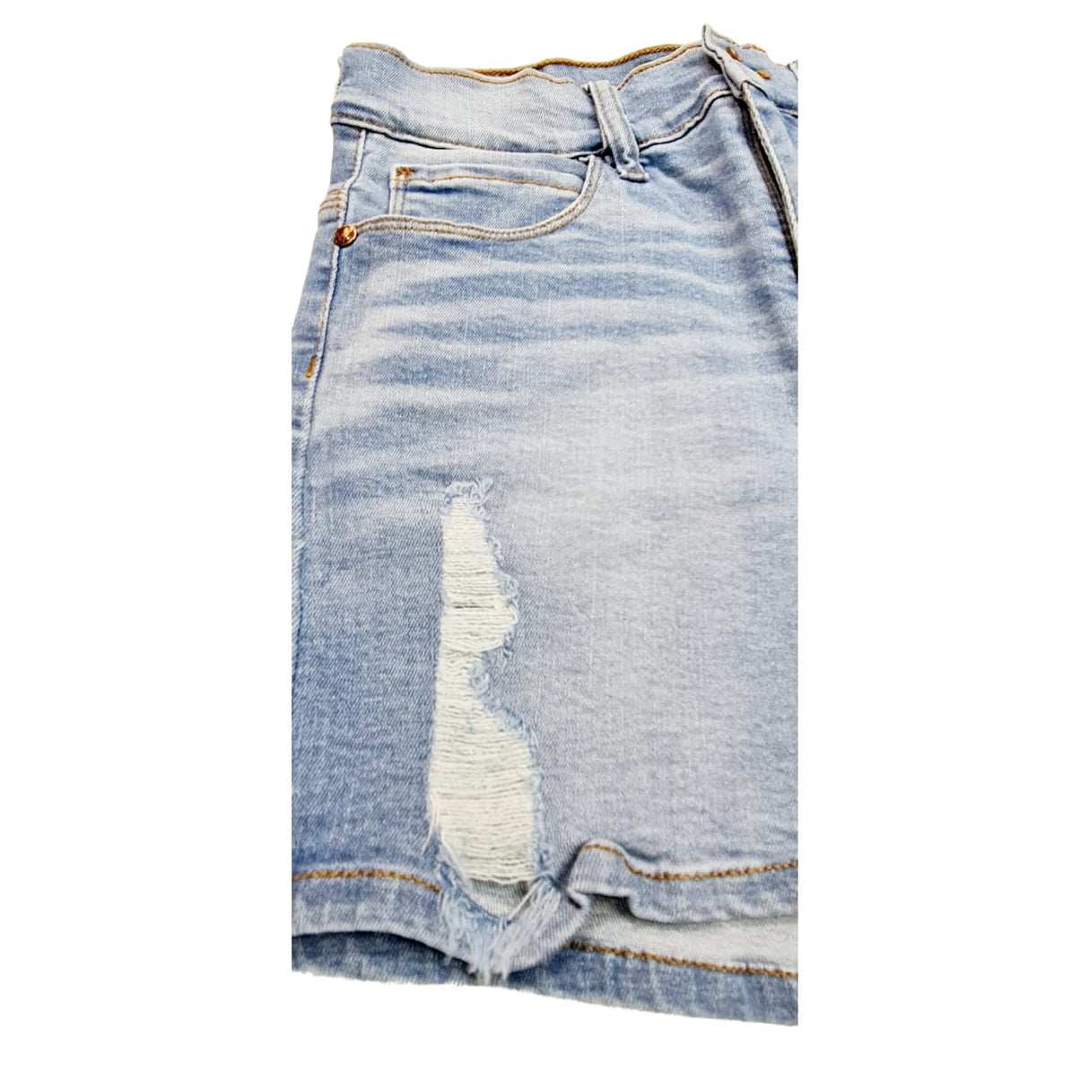 short de jean con bigotes y roturas