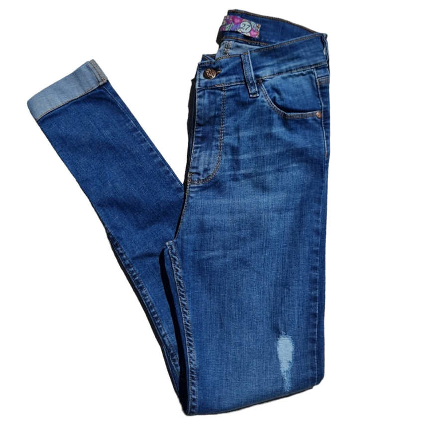 Skinny tiro alto con dobladillo y roturas