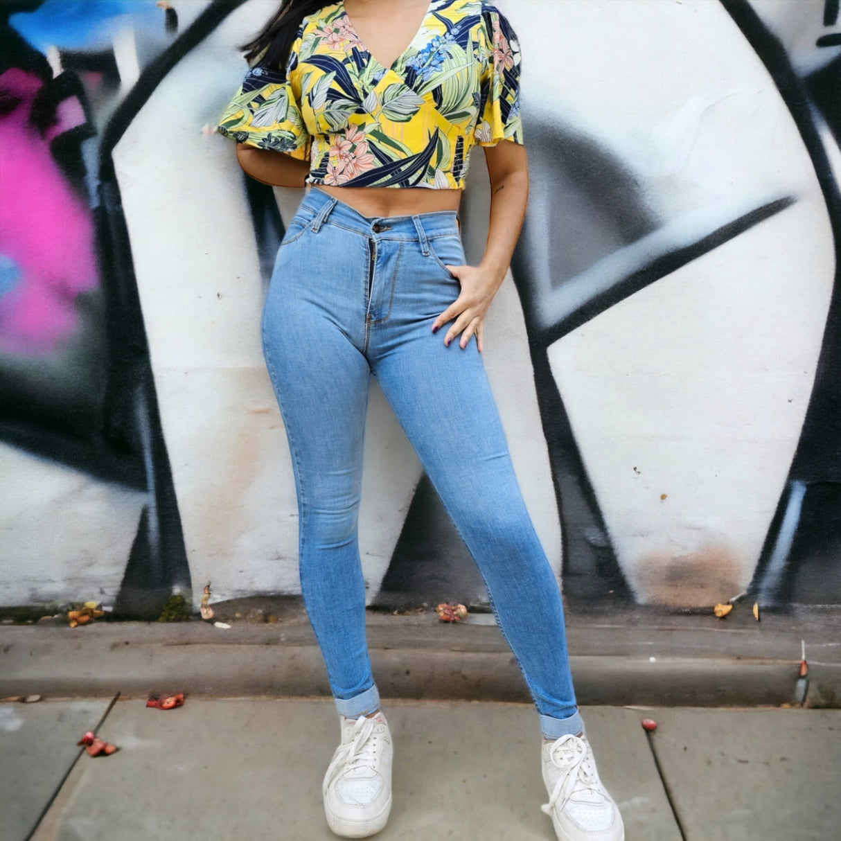 Skinny tiro alto con dobladillo