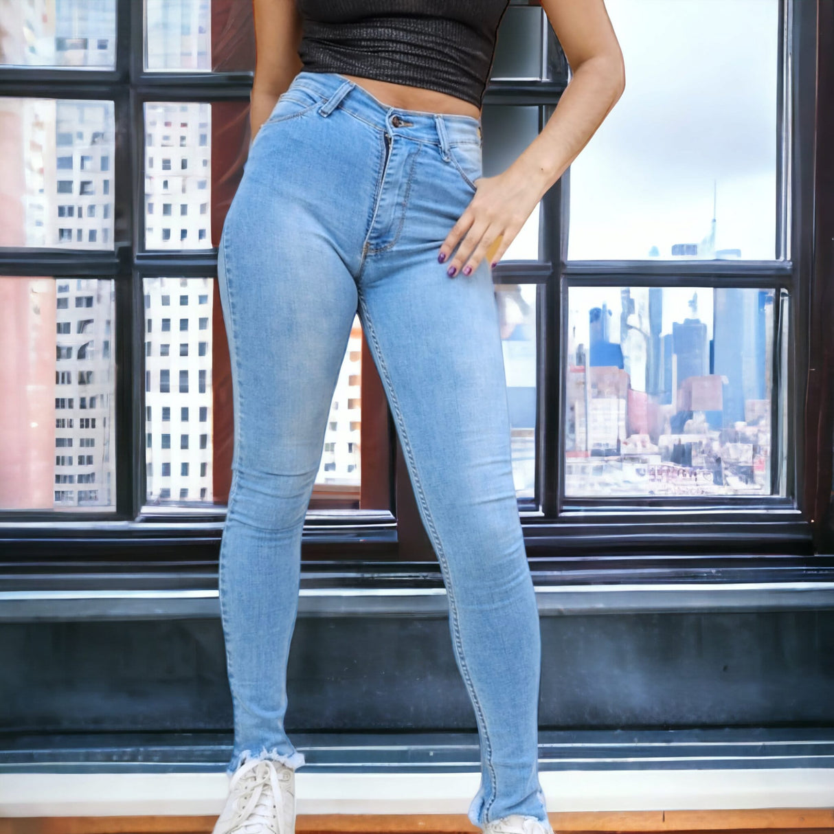 Skinny tiro alto tobillo desflecado