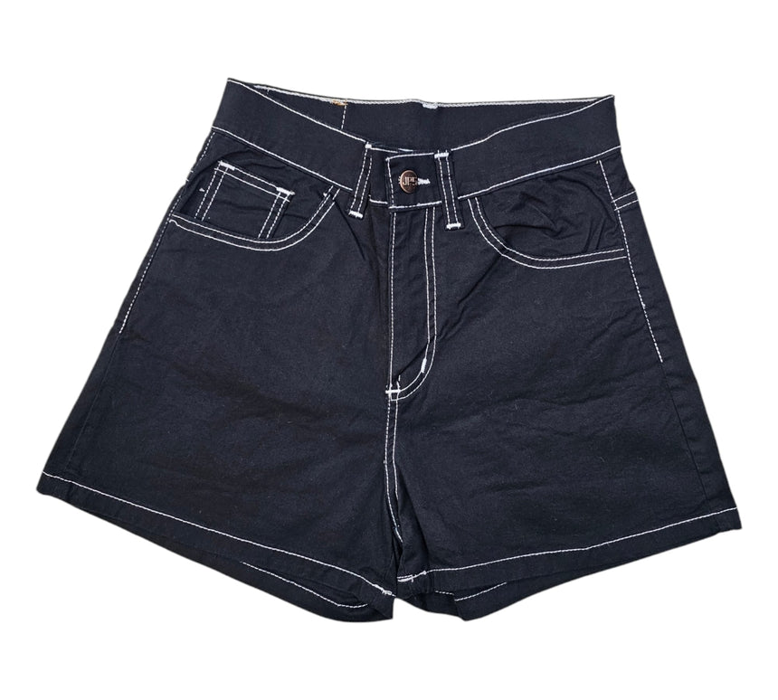 Short en negro con hilo blanco