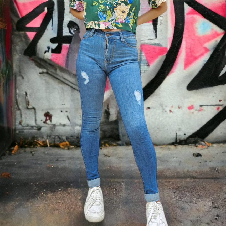 Skinny tiro alto con dobladillo y roturas